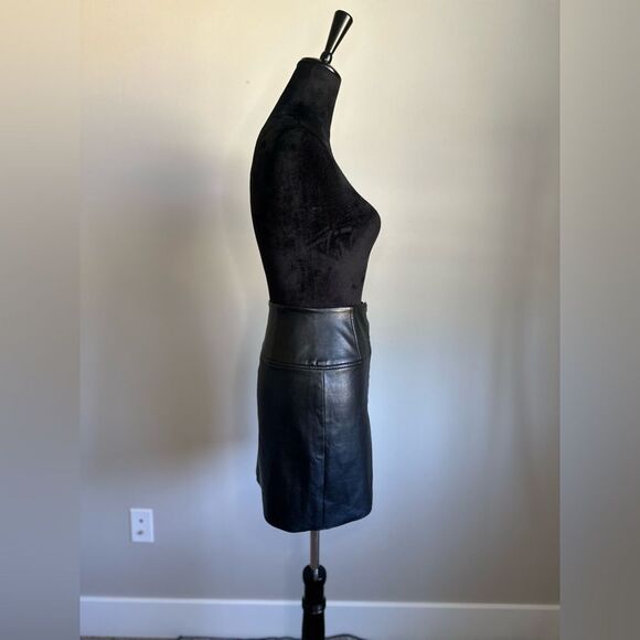 Aritiza Wilfred Free Women’s Cut Black Vegan Leather Preppy Mini Skirt Size 2 - Picture 3 of 6